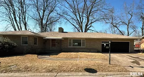 125 Park Plaza Dr, Quincy, IL 62301