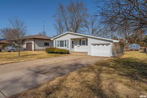 1566 Pulaski St, Lincoln, IL 62656