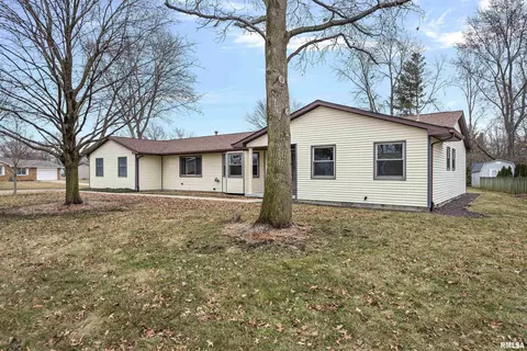 58 Ramblewood Dr, Chatham, IL 62629