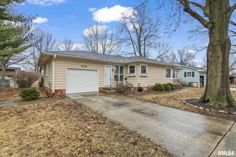 928 N 3rd St, Riverton, IL 62561