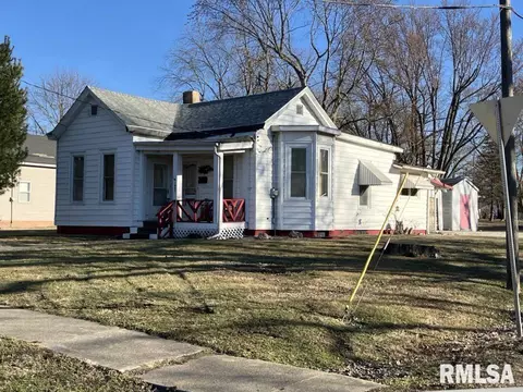 1005 E Lafayette Ave, Jacksonville, IL 62650