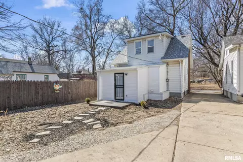 Exterior - 1144 N 3rd St, Springfield, IL 62702 photo 2 of 4