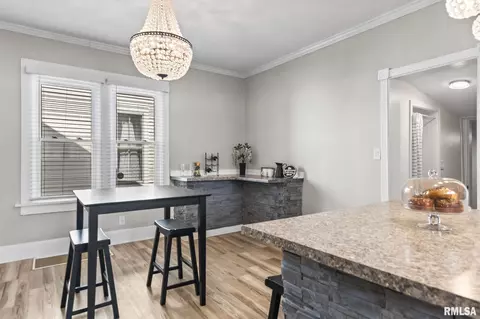 Dining - 1144 N 3rd St, Springfield, IL 62702 photo 2 of 4