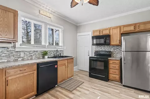 Kitchen - 1144 N 3rd St, Springfield, IL 62702 photo 3 of 5