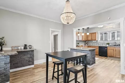 Dining - 1144 N 3rd St, Springfield, IL 62702 photo 1 of 4