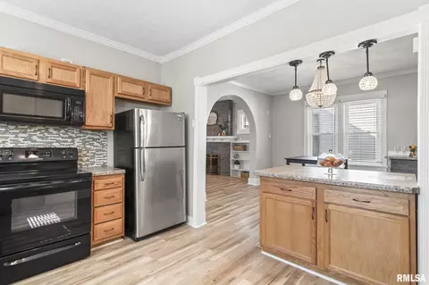 Kitchen - 1144 N 3rd St, Springfield, IL 62702 photo 4 of 5