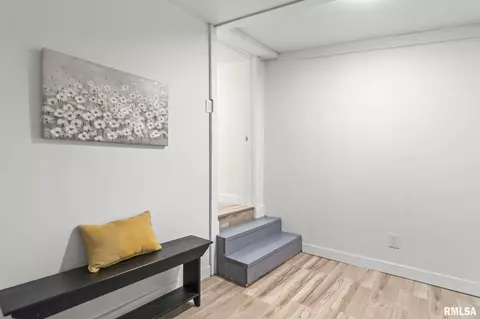 Entry Way - 1144 N 3rd St, Springfield, IL 62702 photo 1 of 1