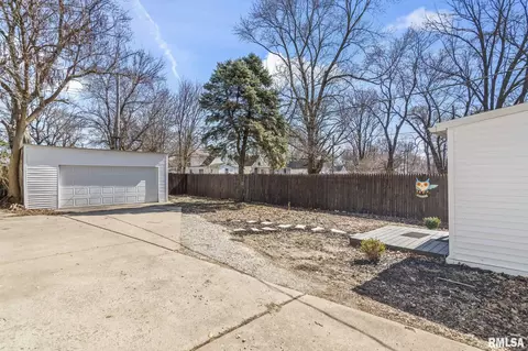 Exterior - 1144 N 3rd St, Springfield, IL 62702 photo 3 of 4