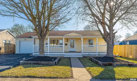 202 Limit St, Lincoln, IL 62656