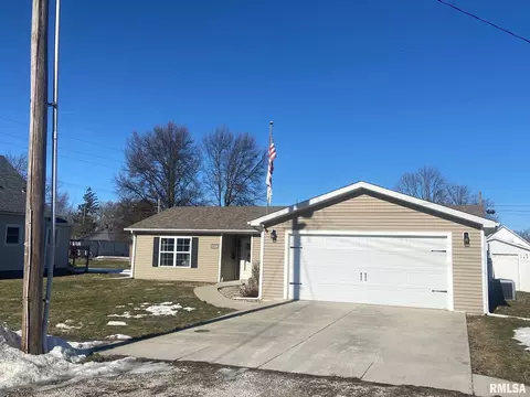 921 W Rich St, Taylorville, IL 62568