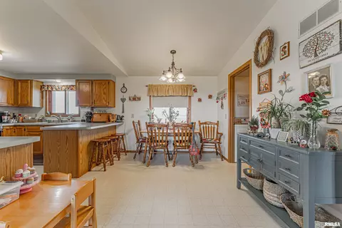 Dining - 64 1725th Ave, Mount Pulaski, IL 62548 photo 1 of 1