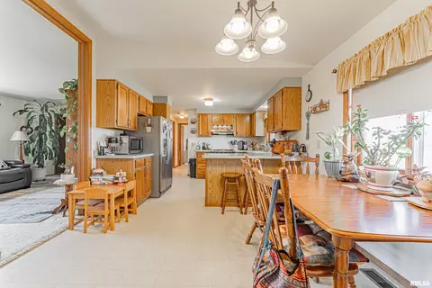 Kitchen - 64 1725th Ave, Mount Pulaski, IL 62548 photo 1 of 3