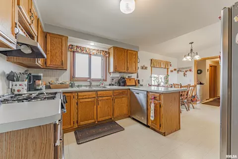 Kitchen - 64 1725th Ave, Mount Pulaski, IL 62548 photo 3 of 3