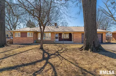 515 11th St, Lincoln, IL 62656