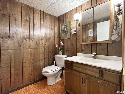 Bath - 68 Locksley Ln, Springfield, IL 62704 photo 3 of 3