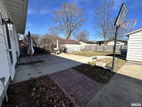 Exterior - 68 Locksley Ln, Springfield, IL 62704 photo 3 of 5