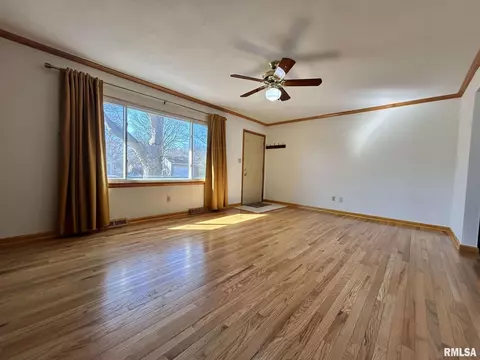 Living - 68 Locksley Ln, Springfield, IL 62704 photo 2 of 3