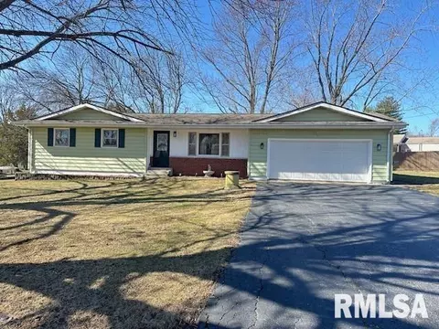 6 Wildwood Ct, Taylorville, IL 62568