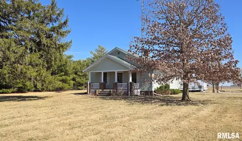 10570 Waverly Rd, Waverly, IL 62692