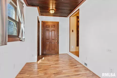 Entry Way - 2108 S Pasfield St, Springfield, IL 62704 photo 1 of 2