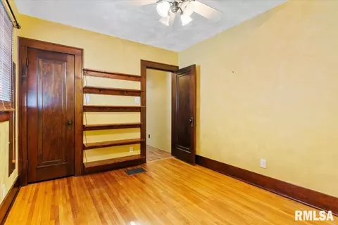 Bedroom - 2108 S Pasfield St, Springfield, IL 62704 photo 4 of 6