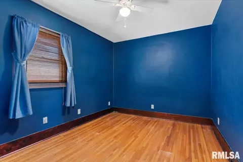 Bedroom - 2108 S Pasfield St, Springfield, IL 62704 photo 5 of 6
