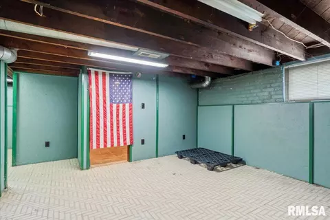 Other - 2108 S Pasfield St, Springfield, IL 62704 photo 7 of 11