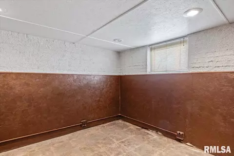 Other - 2108 S Pasfield St, Springfield, IL 62704 photo 10 of 11