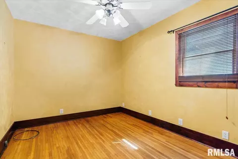 Bedroom - 2108 S Pasfield St, Springfield, IL 62704 photo 3 of 6