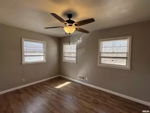 327 N Bruns Ln, Springfield, IL 62702 photo 16