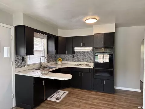 327 N Bruns Ln, Springfield, IL 62702 photo 5