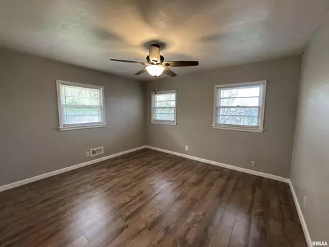 327 N Bruns Ln, Springfield, IL 62702 photo 23