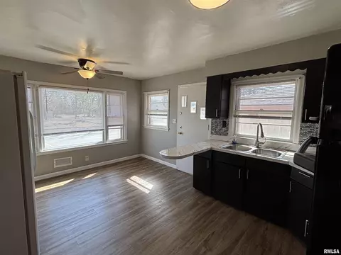 327 N Bruns Ln, Springfield, IL 62702 photo 7