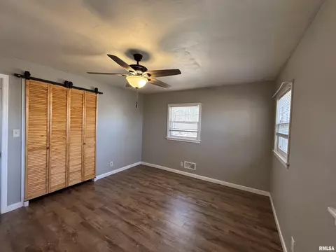 327 N Bruns Ln, Springfield, IL 62702 photo 9