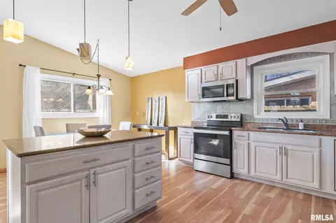 2337 Chatham Rd, Springfield, IL 62704 photo 11