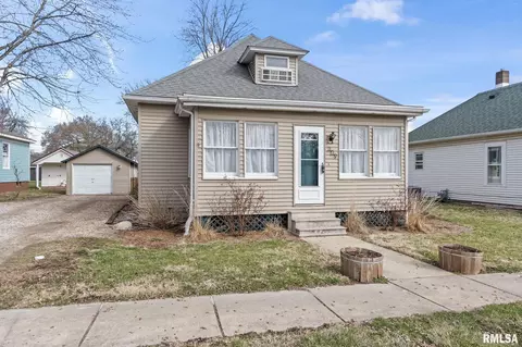309 E Harpole St, Williamsville, IL 62693