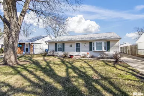 1852 Stanhope Rd, Springfield, IL 62702