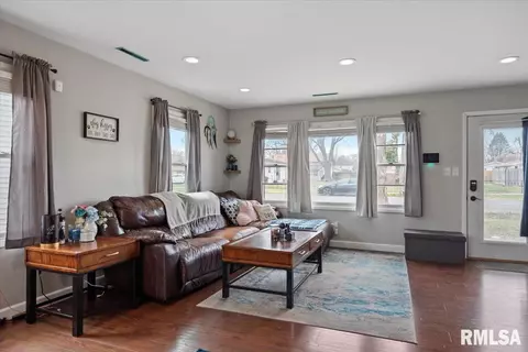 1718 N Wolfe St, Springfield, IL 62702 photo 4