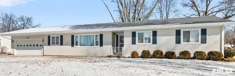 300 Carrie Ln, Chatham, IL 62629