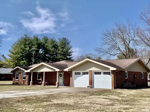 208 Spring Bay Dr, Jacksonville, IL 62650