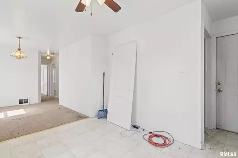 2820 S 3rd St, Springfield, IL 62703 photo 11