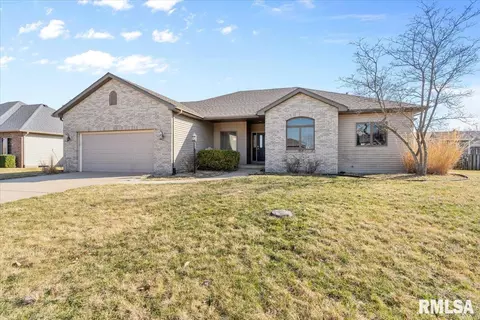 514 Eagle Ridge Dr, Chatham, IL 62629
