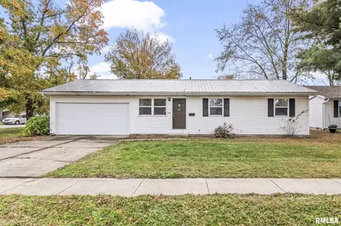 114 E Spruce St, Chatham, IL 62629 photo 1