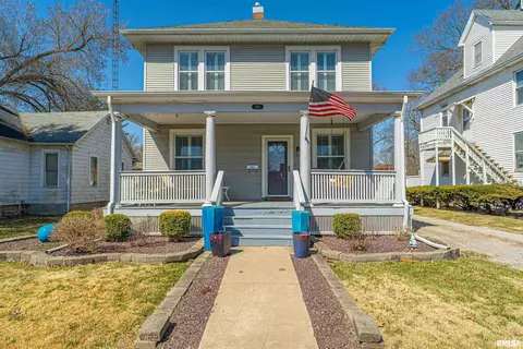 423 N Ottawa St, Lincoln, IL 62656
