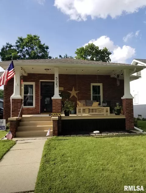 523 W Vine St, Taylorville, IL 62568