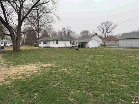 Exterior - 608 Maple St, Pana, IL 62557 photo 2 of 2