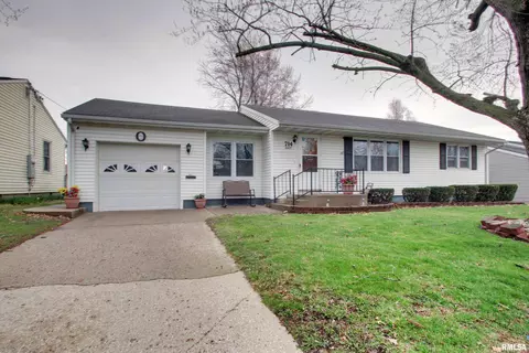 714 E Brennan Dr, Quincy, IL 62301