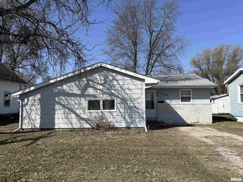 829 N Cheney St, Taylorville, IL 62568