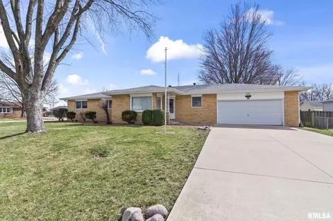 608 Rainbow Dr, Athens, IL 62613 photo 3