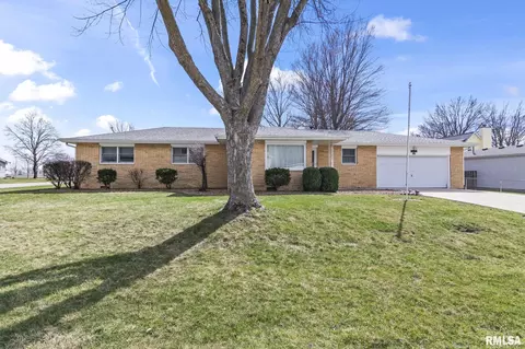 608 Rainbow Dr, Athens, IL 62613 photo 2